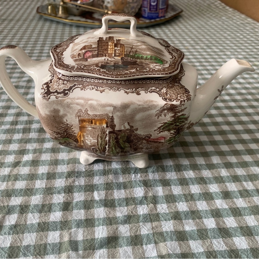 Johnson Brothers vintage Old Britton Tutor,  village Square, Footed, teapot